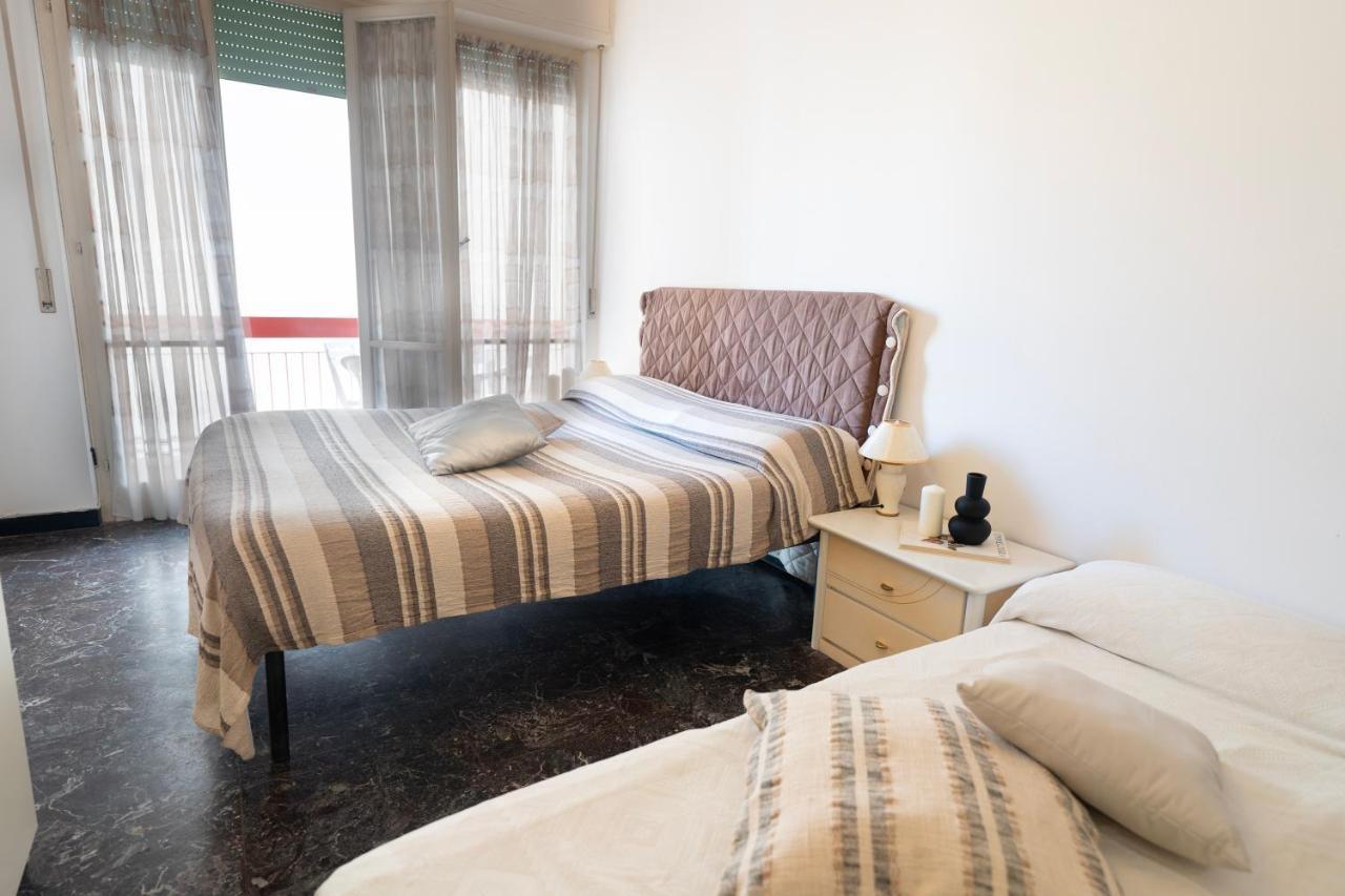 [VIA E. DE AMICIS] Comodo Bilocale vicino al Mare. Pietra Ligure Exterior foto