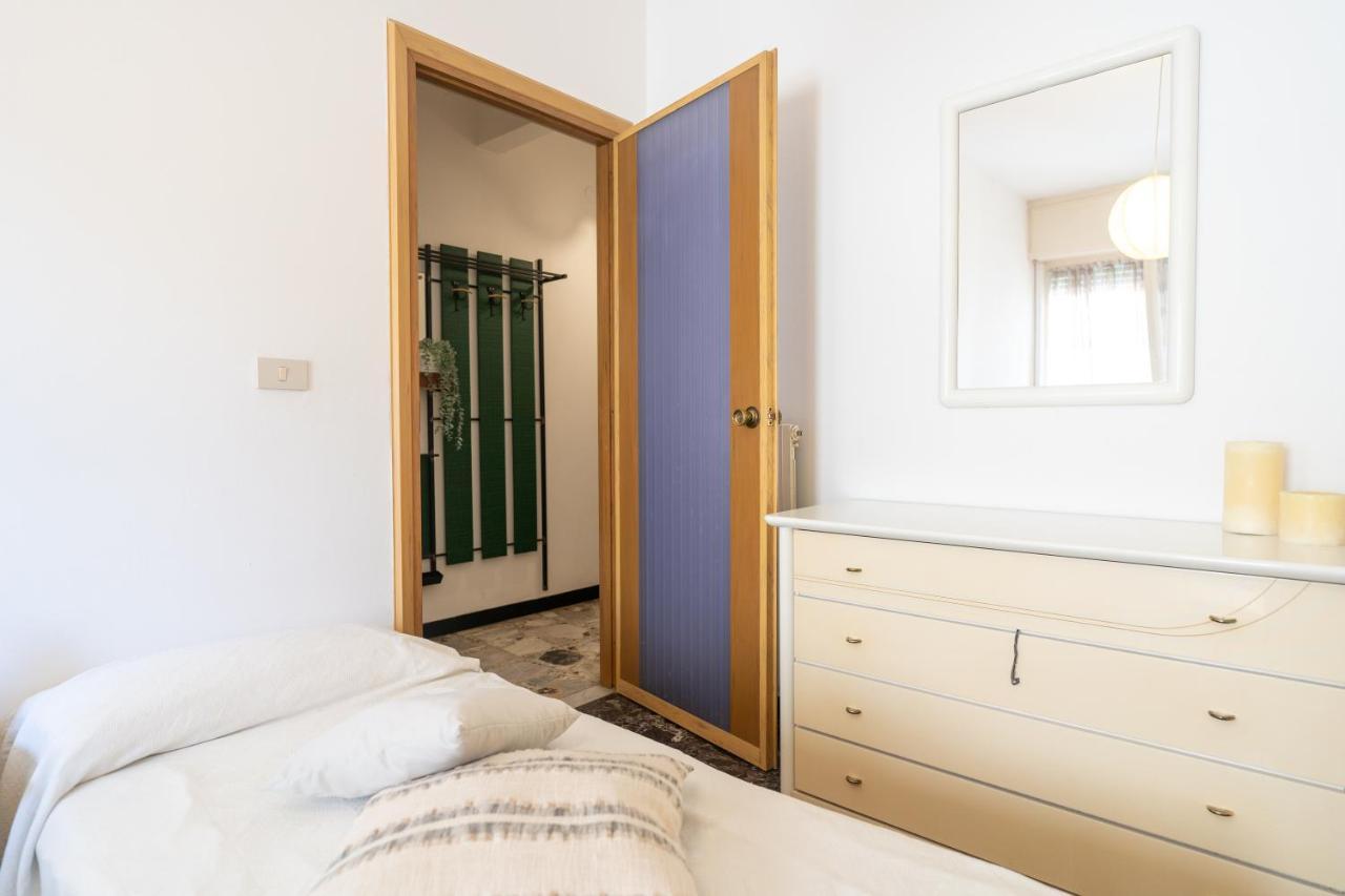 [VIA E. DE AMICIS] Comodo Bilocale vicino al Mare. Pietra Ligure Exterior foto